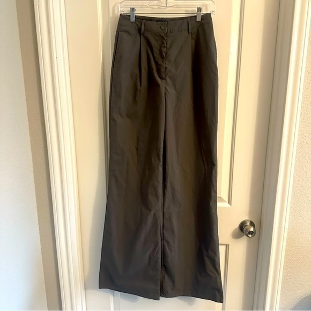 Pretty Little Things dress pants in gray,‎ size 4. Extra long!